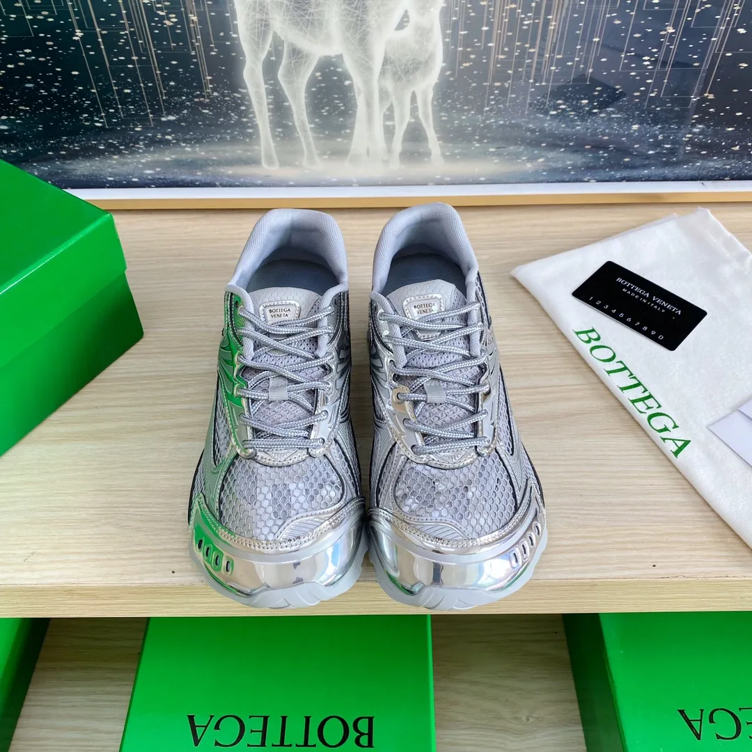 p620🐮🐮High-end version, the original 1:1 couple style new model is on the shelves🔥BV Orbit sneakers Wang Yibo's same style couple's Dad Runner sneakers, made of lightweight technical mesh fabric. Features a geometric patterned rubber outsole. The outsole is made of color-blocked TPU outsole. Size: women’s shoes 35-40, men’s shoes 39-45.